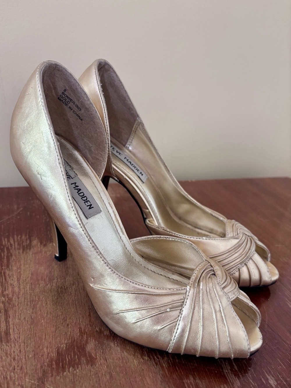 Steve Madden| Metallic Gold Leather Peep-Toe Knot 3” Pumps/Heels Sz 8